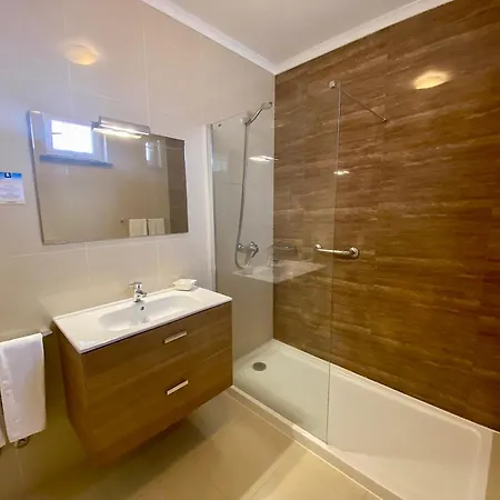 Dom Lourenco 阿雷亚布兰卡